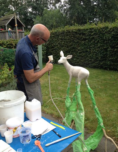 Man spraying paint onto Capreolus